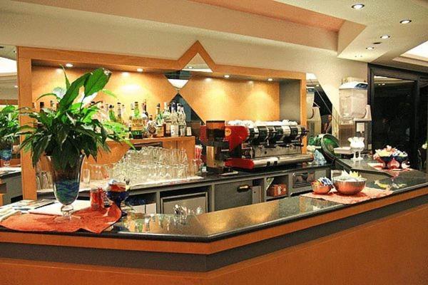 Hotel Ambassador Риччоне Экстерьер фото